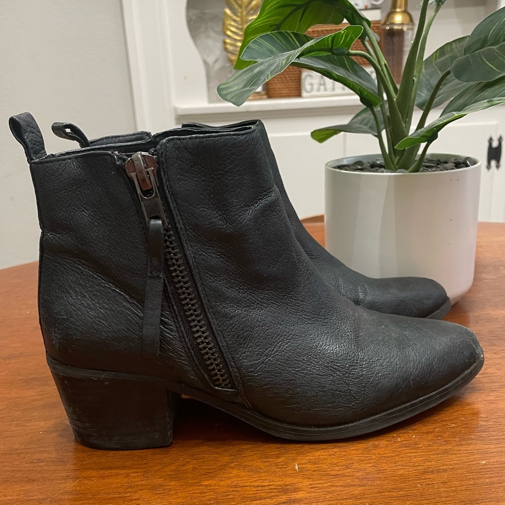Steve Madden black leather boots
